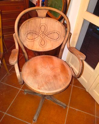 Sedia girevole in legno 