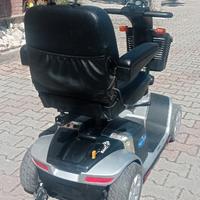 Scooter/carrozzella elettrica per anziani/disabili