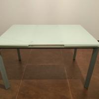 Tavolo in vetro allungabile