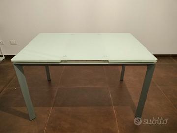 Tavolo in vetro allungabile
