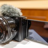 SONY ZV-E10 4K + obiettivo 16-50 mm