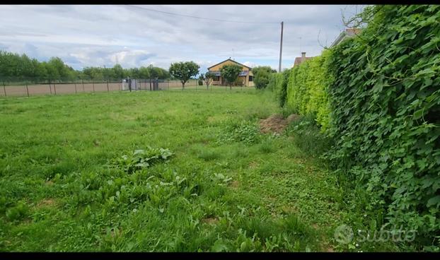 Fossò loc. centro: terreno edificabile 680 mq ca