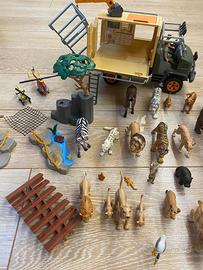 Animali giocattolo e camion