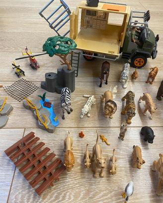 Animali giocattolo e camion