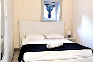 Dietro Piazza Duomo (casa vacanze 2° piano)