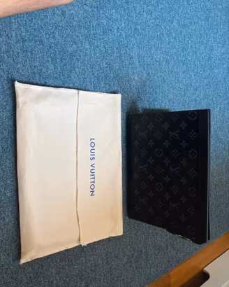 Pochette Nera Louis Vuitton