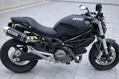 DUCATI MONSTER 696
