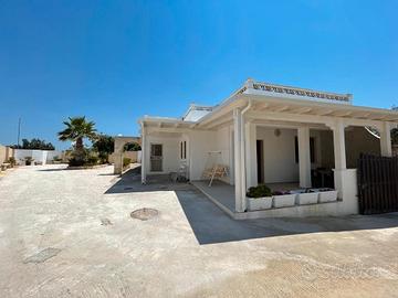VILLA CARMELO a due passi dal mare