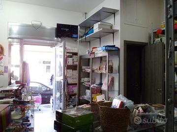 Negozio ad afragola in via amendola
