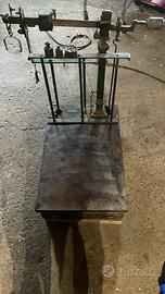 Bilancia antica in legno bascula