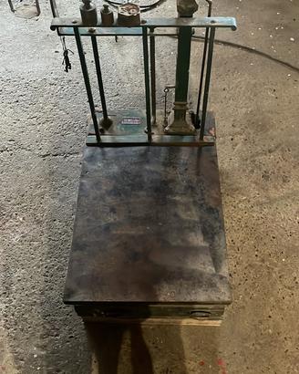 Bilancia antica in legno bascula