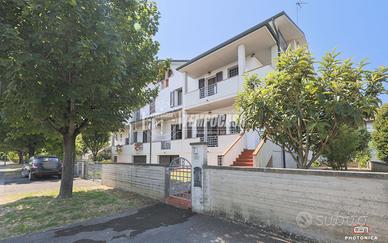 Porzione di bifamiliare in esclusiva zona residenz