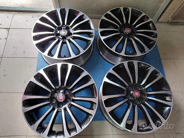 Cerchi in lega da 17 pollici per Fiat tipo