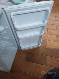 Frigorifero di 90 litri marca Comfee'