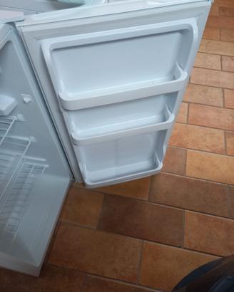 Frigorifero di 90 litri marca Comfee'