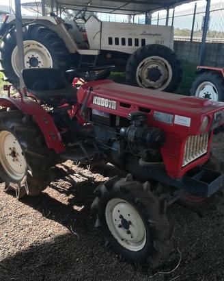Trattore Kubota B 7001 Basso 3 cilindri 32 cavalli