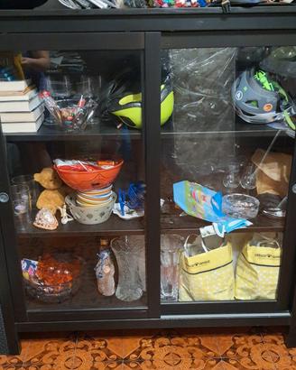 vetrinetta ikea hemnes nera