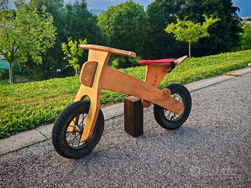bicicletta senza pedali in legno