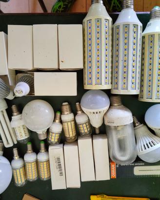 Stock lampadine e alimentatori per luci