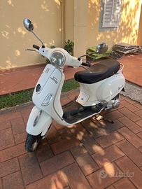 Vespa 125 LX  ie bianca