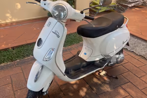 Vespa 125 LX  ie bianca