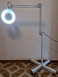 Lampada lente per estetista