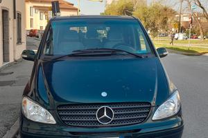 Mercedes Viano con pedana disabili