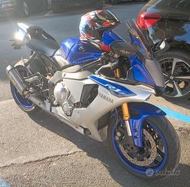 Yamaha R1 2016