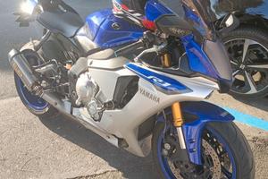 Yamaha R1 2016