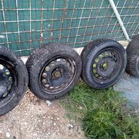  cerchi in ferro da 16 con gomme invernali mi