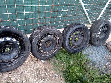 cerchi in ferro da 16 con gomme invernali mi