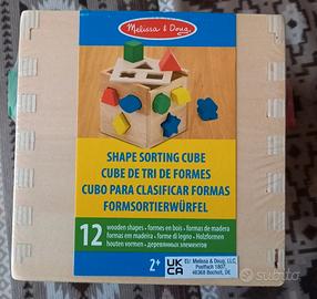 gioco in legno con forme da incastrare