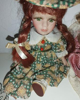 Una bambola di ceramica