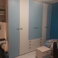 cameretta azzurra e bianca 