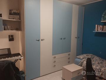 cameretta azzurra e bianca 