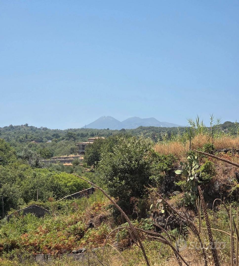 Terreno agricolo con fabbricato a Piedimonte Etneo - Vista 2