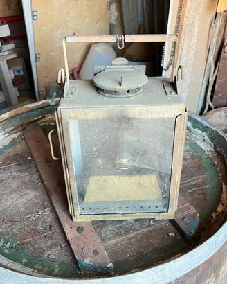 Lanterna ferroviaria in ferro
