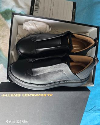 un paio di scarpe di ALEXANDER SMITH