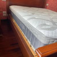 Letto in legno massiccio