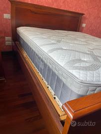 Letto in legno massiccio