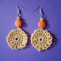 orecchini realizzati a uncinetto 