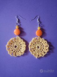 orecchini realizzati a uncinetto 