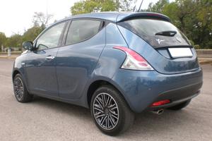 Lancia Ypsilon 1.0 Hybrid, del 2023, full, nuova