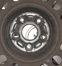 Cerchi con gomme invernali 215 60 R16