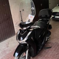 HONDA SH125 2021 completo di parabrezza e bauletto
