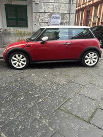 mini cooper one  in buone condizioni