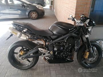 Triumph Street Triple R incidentata