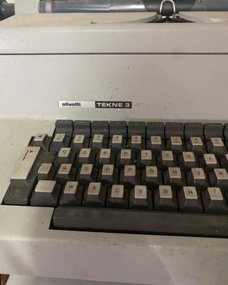 Macchina da scrivere olivetti Tekne 3