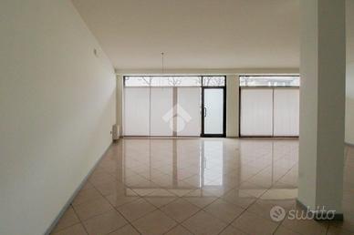 NEGOZIO A CASTREZZATO