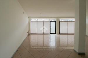 NEGOZIO A CASTREZZATO